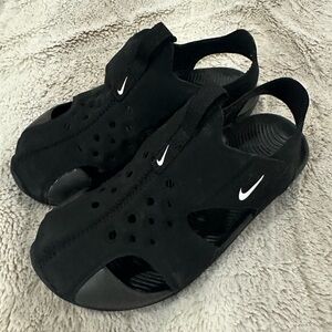 Like new Nike boys sandals size 12